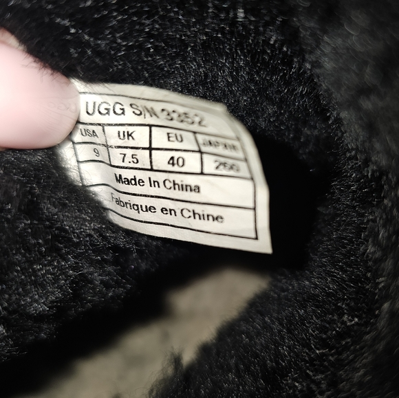 UGGMini Bailey Button II - Black - Picture 2 of 7